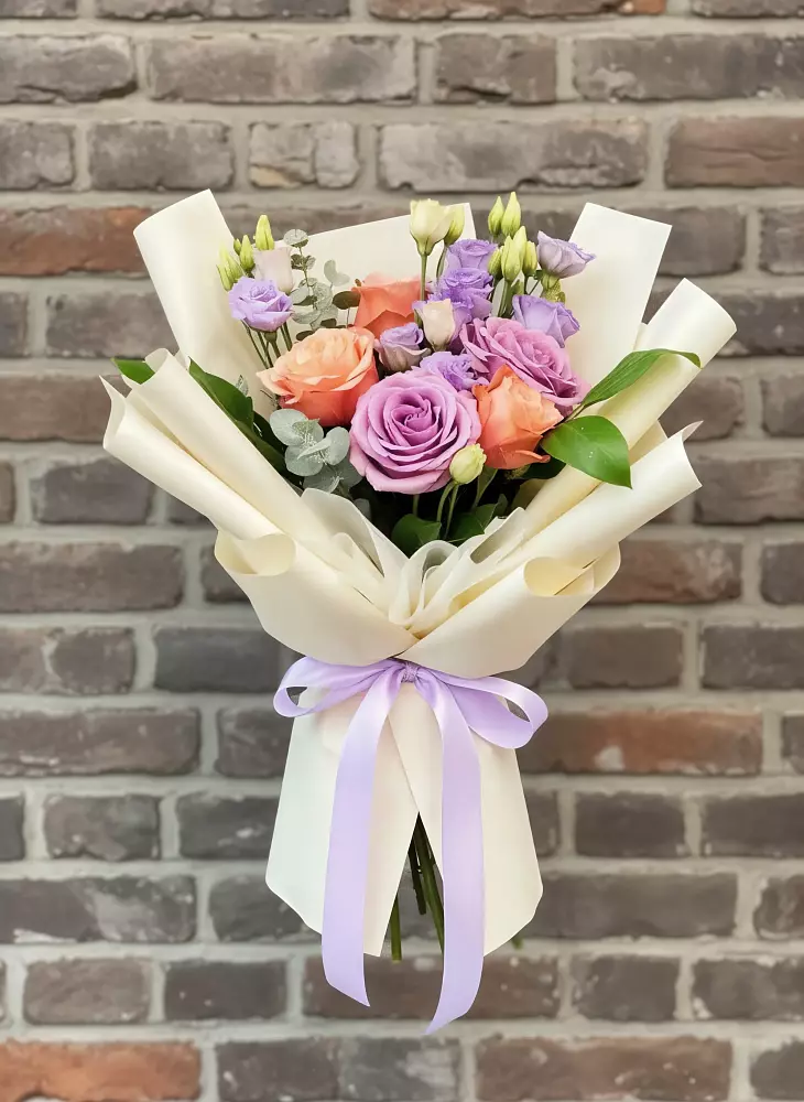 Букет цветов из: Лизиантусы и Розы в Перелюбе