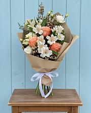 Букет цветов из:  Альстромерии, Лизиантусы, Розы и Хризантемы в Перелюбе