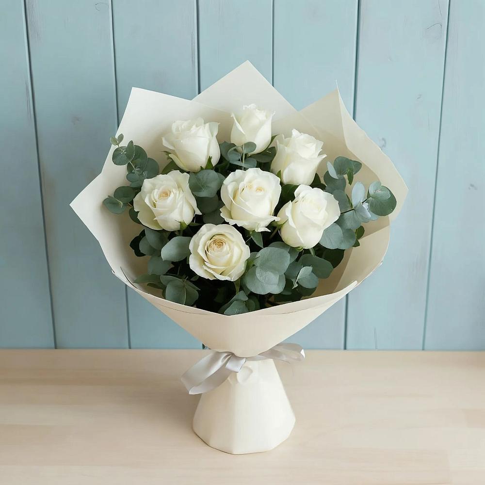 Букет Белые розы в Эвкалипте в Перелюбе