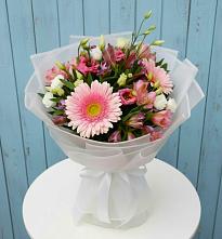 Букет цветов из:  Герберы, Альстромерии и Лизиантусы #REPLACE_PRED# Перелюбе