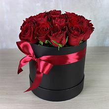 Цветочная композиция из Розы в шляпной коробке в Перелюбе