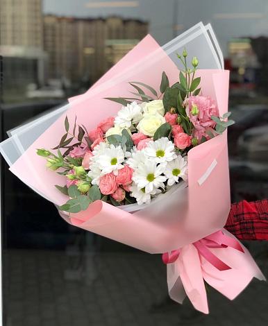 Букет цветов из: Розы, Лизиантусы и Хризантемы в Перелюбе