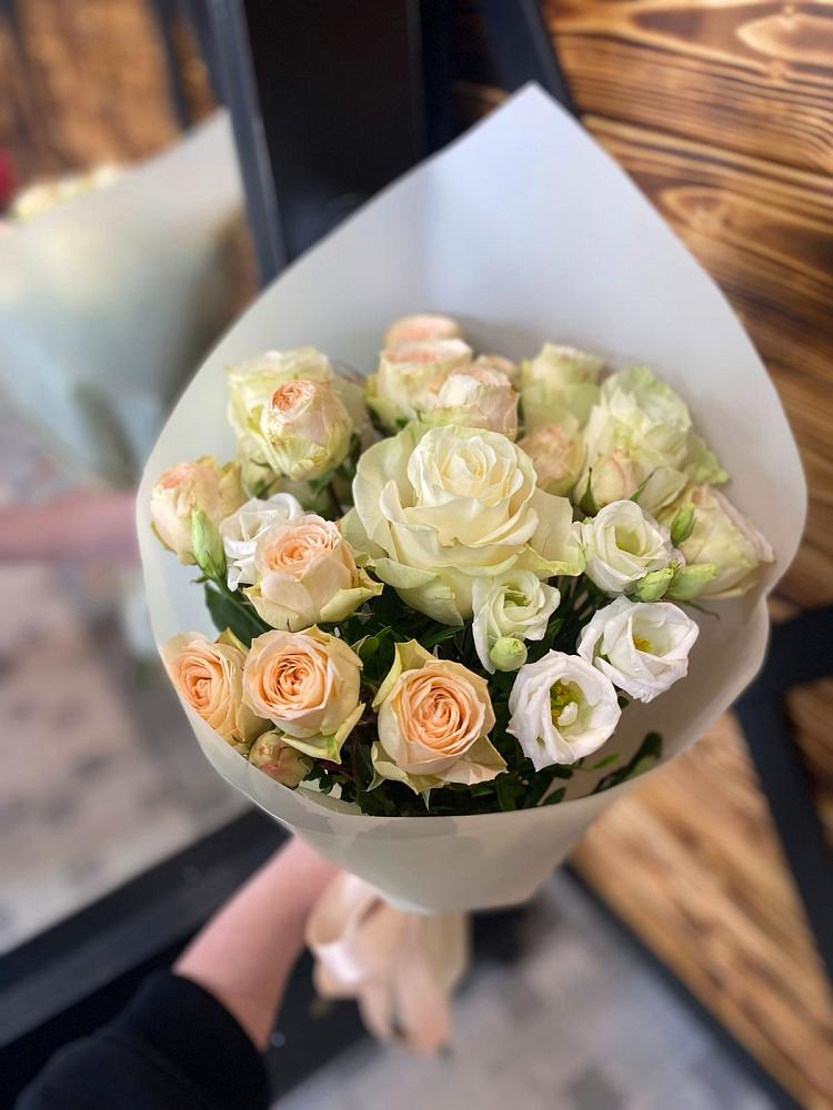 Букет цветов из: Розы и Лизиантусы в Перелюбе